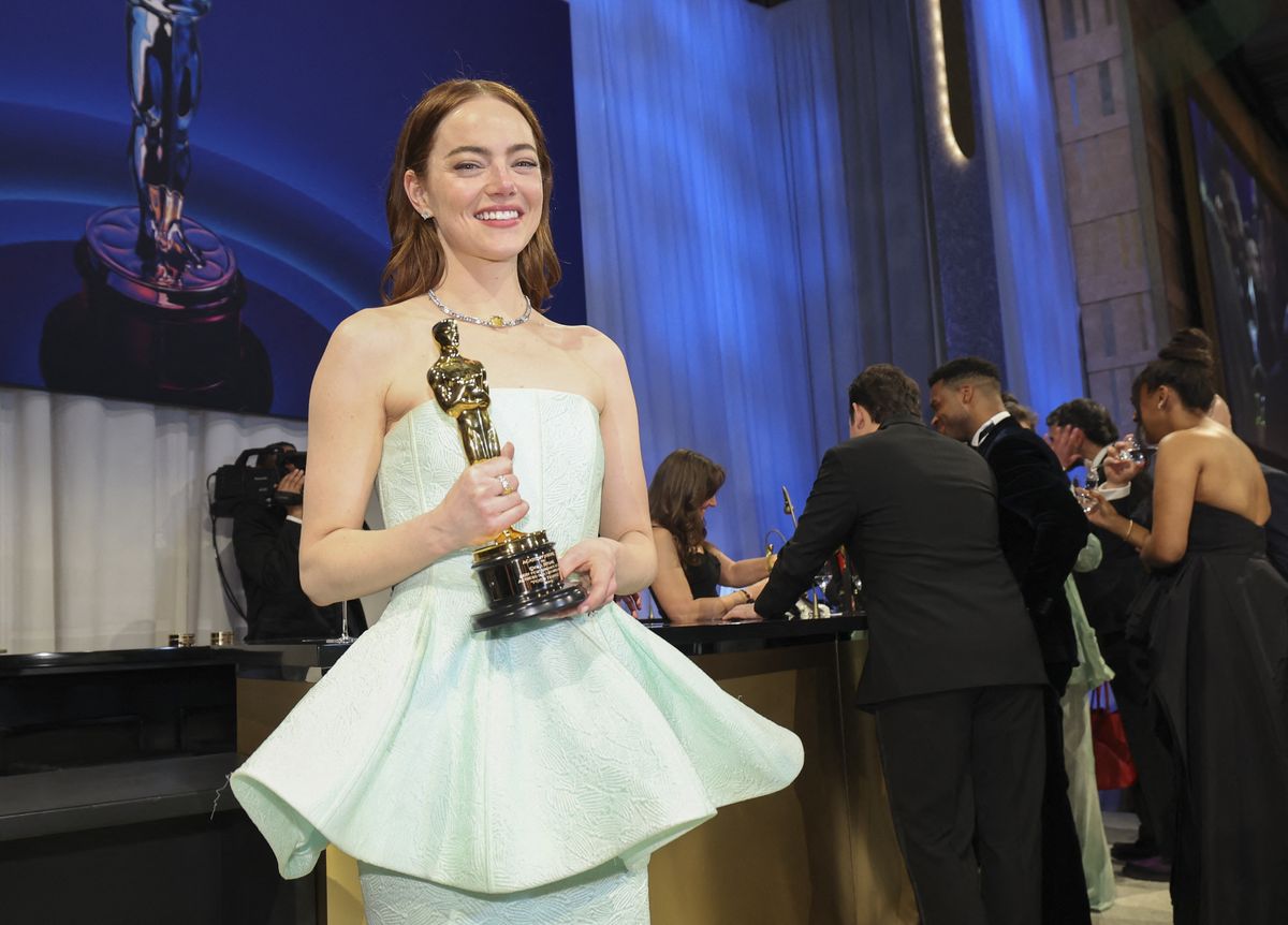 Emma Stone, vencedora do Oscar, com o filme 'Pobres Criaturas'