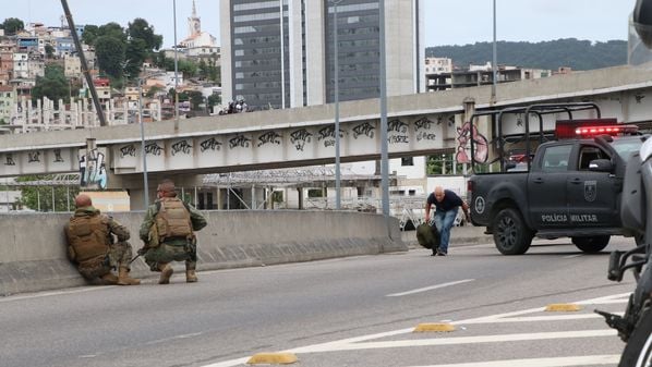 Está completamente iludido quem pensa que favelados com fuzil na mão são o retrato do crime organizado. São, é claro, o sintoma mais visível de um câncer que tomou conta do Rio, mas não os mais perigosos e nocivos