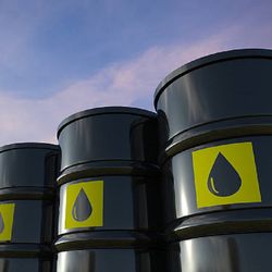 Esse é um fenômeno clássico da economia global. Um conflito geopolítico a milhares de quilômetros de distância pressiona o preço do petróleo, que por sua vez pressiona a inflação