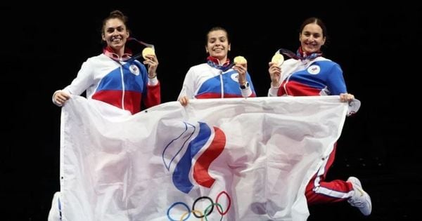 Há anos a Rússia está envolvida em escândalos de doping que forçaram seus atletas a serem impedidos de competir sob sua bandeira e cores nacionais.