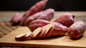 [Edicase]A batata-doce é rica em nutrientes que favorecem o corpo (Imagem: 1981 Rustic Studio kan | Shutterstock)