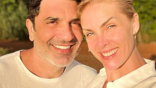 Ana respondeu perguntas dos fãs e confirmou que oficializou o relacionamento com Edu após se divorciar legalmente do ex-marido, Alexandre Correa