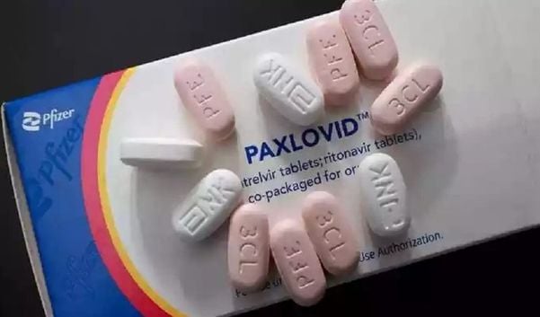 Nota técnica do Ministério da Saúde simplifica a distribuição do Paxlovid, utilizado nos casos graves da doença; apenas receita médica é exigida agora