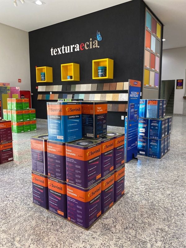 A Galon Tintas oferece diferentes linhas de tintas, impermeabilizantes e vernizes