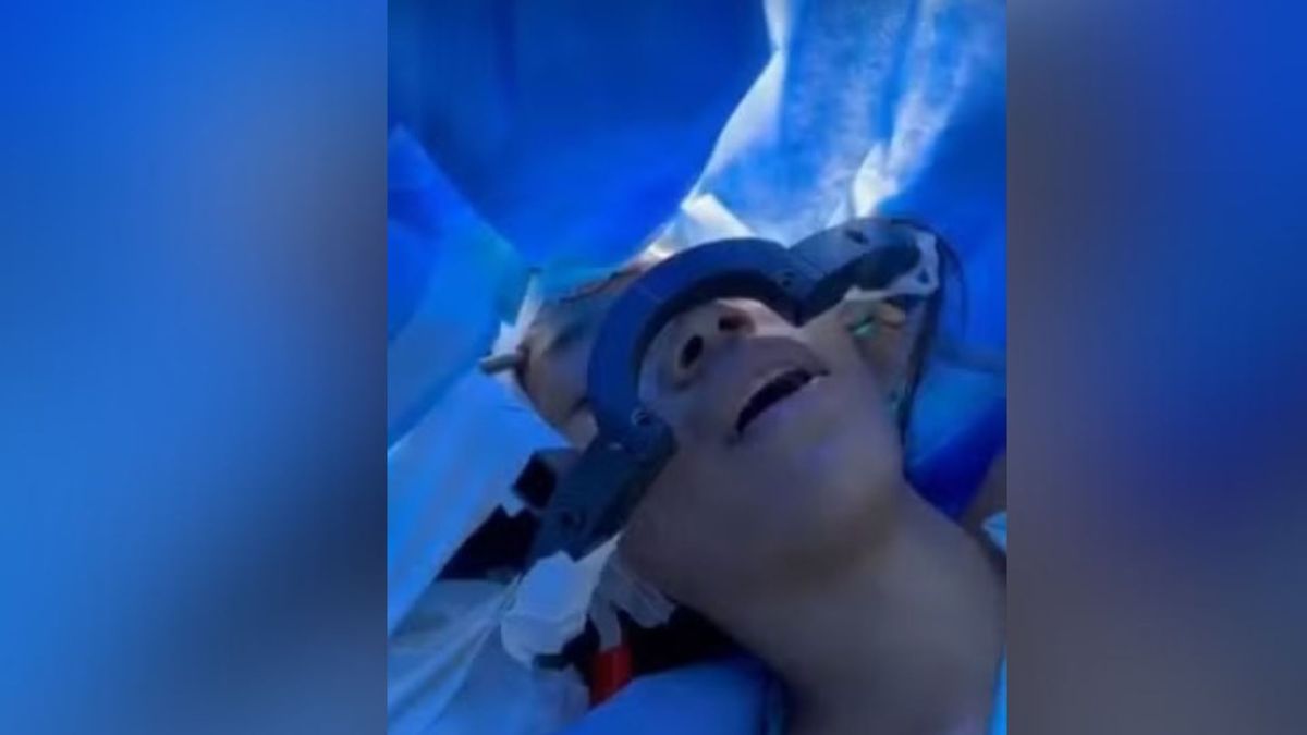 Isabely de 14 anos cantou louvor no final do procedimento