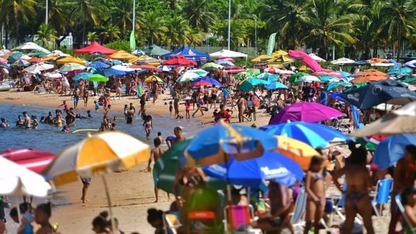 Mudanças de nomes, políticas de urbanização segregadora, retirada da praia do povo…