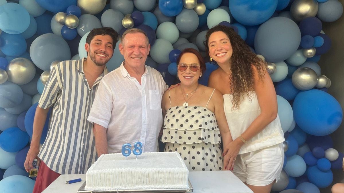 o deputado estadual João Coser comemorou seus 68 anos ao lado da esposa, Eliana Coser, e dos filhos Karla e Luiz Coser