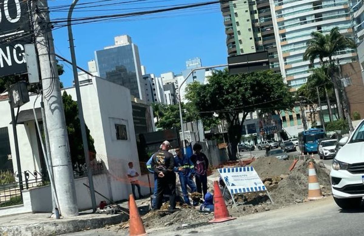 Obra de drenagem causa lentidão em acesso à 3ª Ponte em Vila Velha