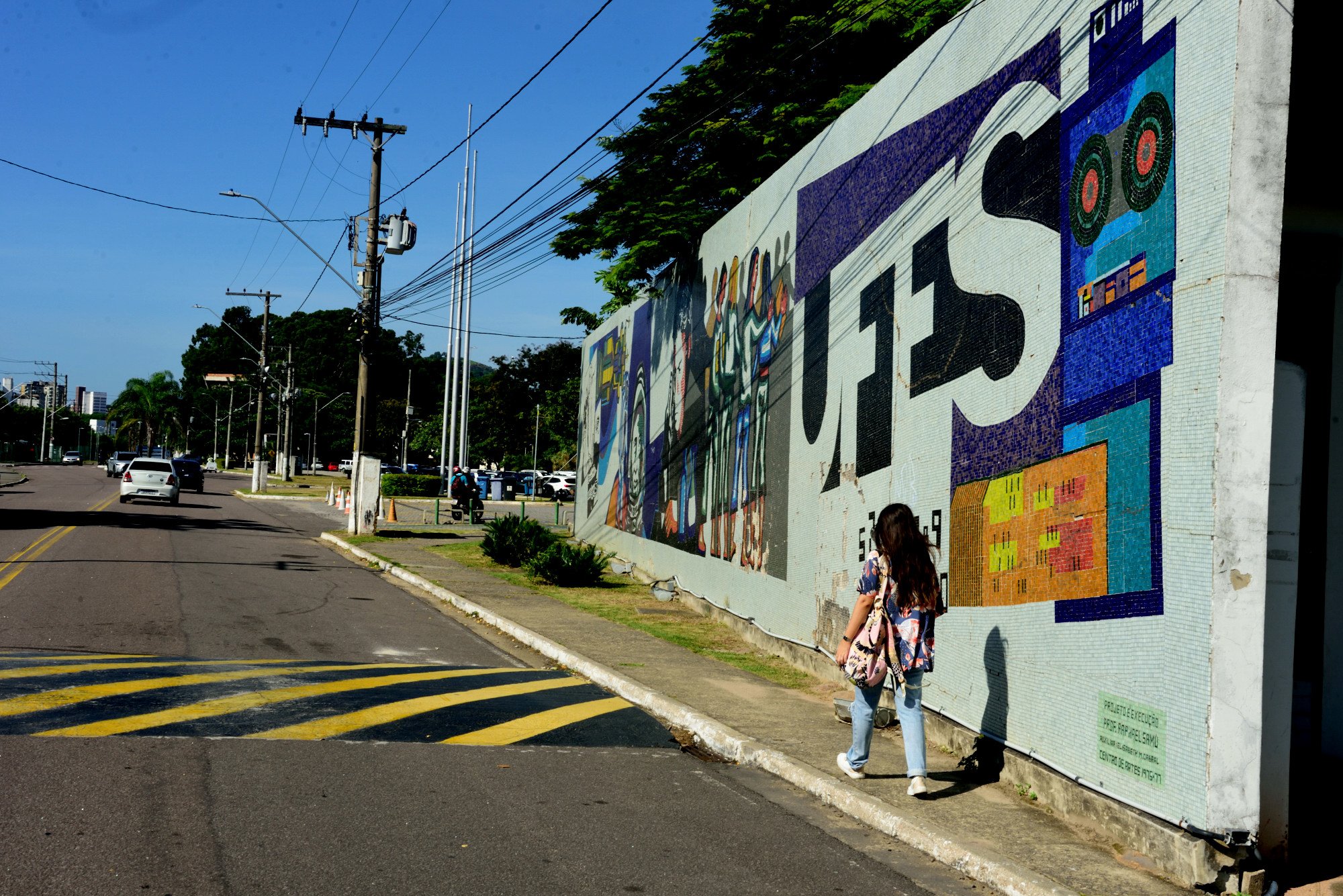 Escola Municipal de Ensino Fundamental (EMEF) Experimental de Vitória, administrada pelo município, fica dentro do campus de Goiabeiras