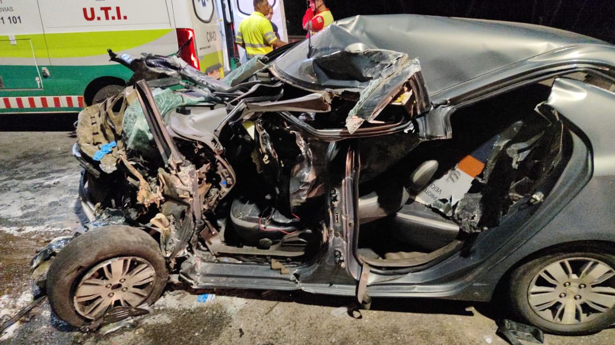 Acidente envolvendo carreta de combustível e carros deixa feridos na Serra