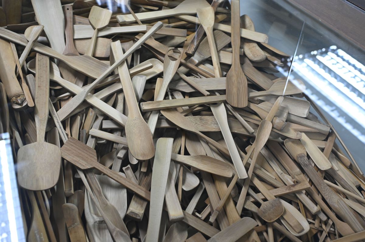 Exposição de colheres de Álvaro Abreu