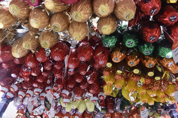 Ovos de páscoa em supermercado