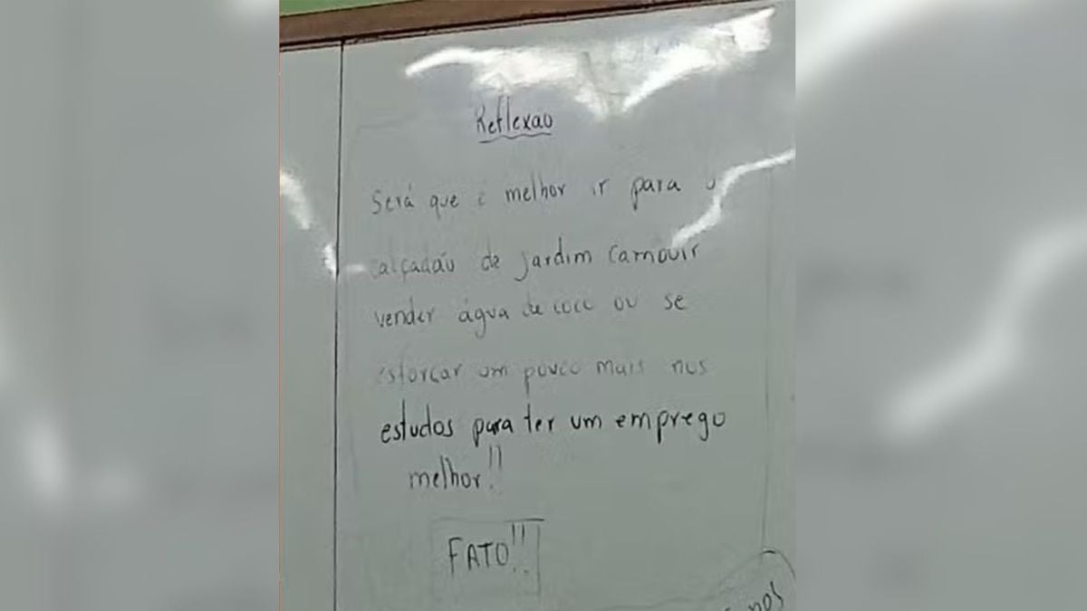 Professor falou de aluno que ajuda família a vender água de coco no ES e foi demitido