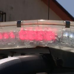 Os suspeitos, segundo depoimento das vítimas à Polícia Militar, procuravam uma mulher que as vítimas disseram não conhecer