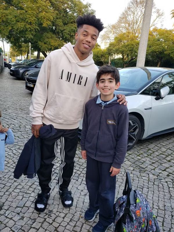 Kaio tirou foto com David Neres, atualmente jogador do Benfica