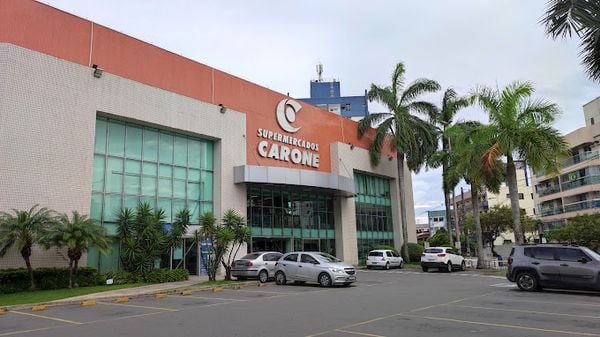 Supermercado Carone, em Jardim Camburi.