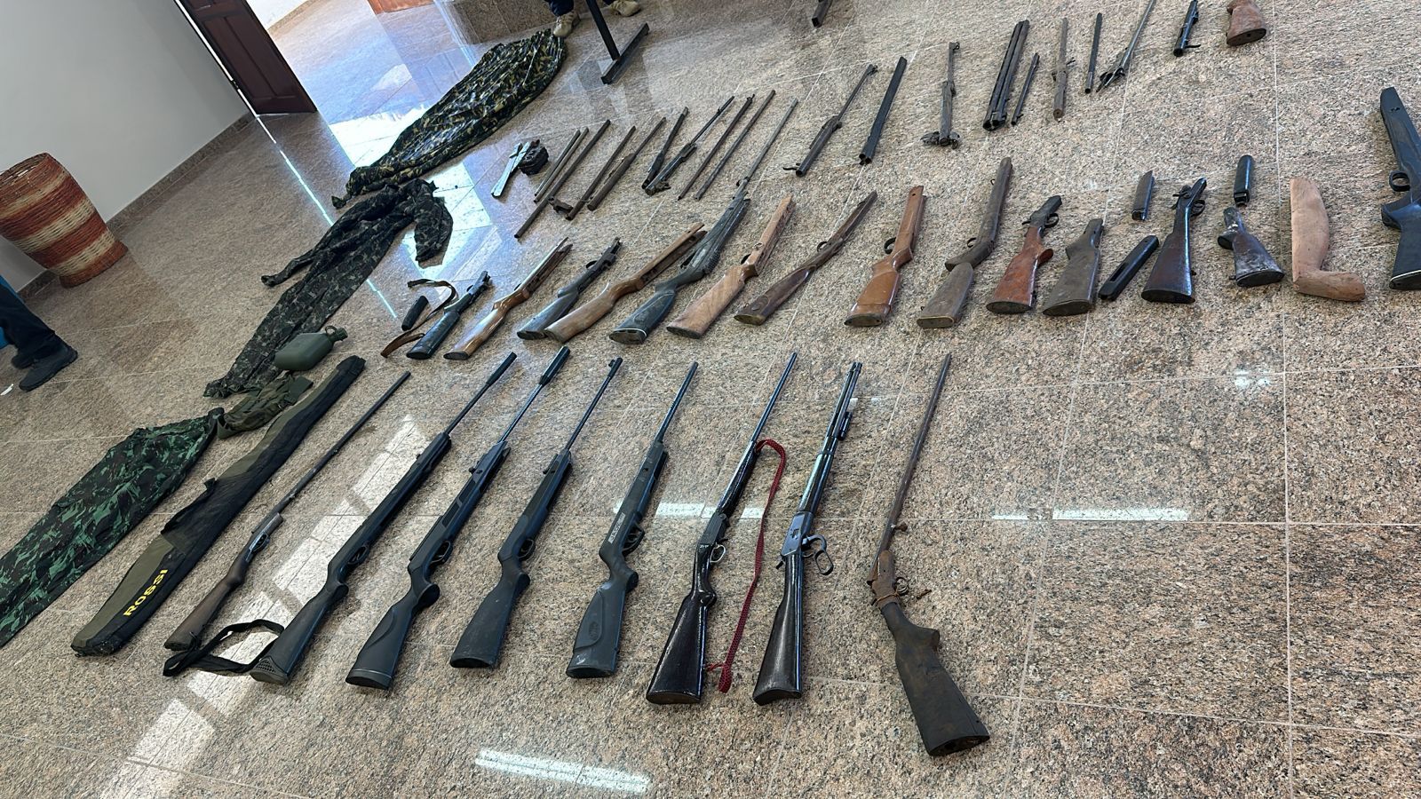 Suspeita da Polícia Civil é de que o local produzia os armamentos e vendiam nas regiões Norte do Estado e também no Sul da Bahia