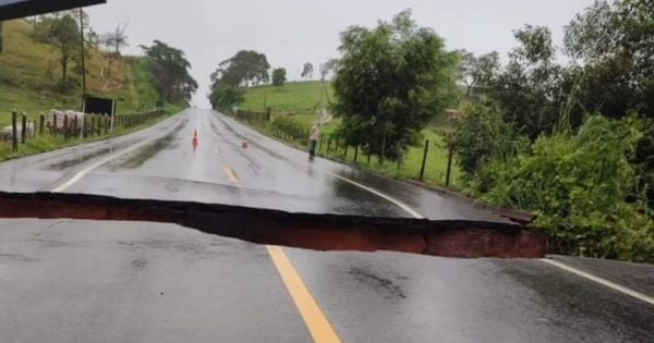Segundo a Defesa Civil Estadual, a cidade de Bom Jesus do Norte registrou mais de 300 milímetros de chuva em intervalo de 24 horas, nível bastante expressivo
