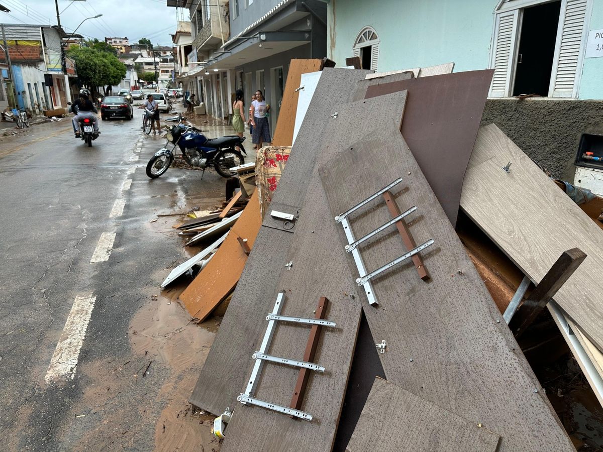 Ruas ficam destruídas após enchente em Jerônimo Monteiro por Divulgação - Prefeitura de Jerônimo Monteiro