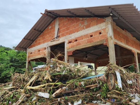 Destruição após chuva forte em Mimoso do Sul por Fernando Madeira