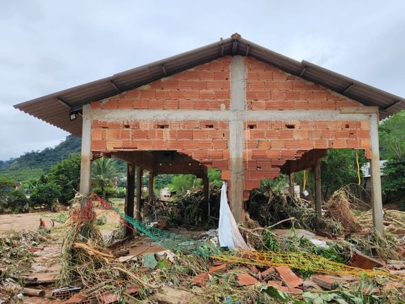 Destruição após chuva forte em Mimoso do Sul por Fernando Madeira