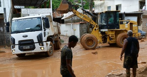"As empresas que tiveram maquinário e puderem ajudar, venham para Mimoso do Sul”, pediu. Cidade segue debaixo de lama dias após enxurrada