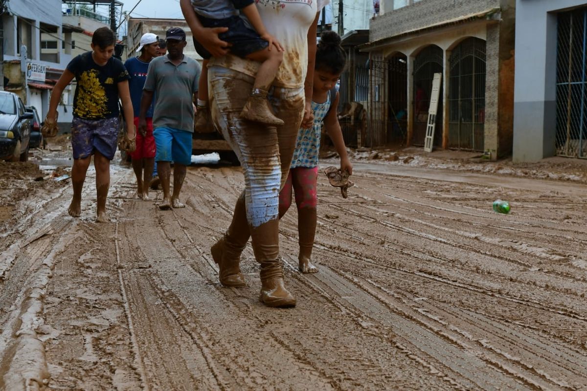 Chuva no ES: cenas do rastro de destruição e prejuízos em Mimoso do Sul por Fernando Madeira