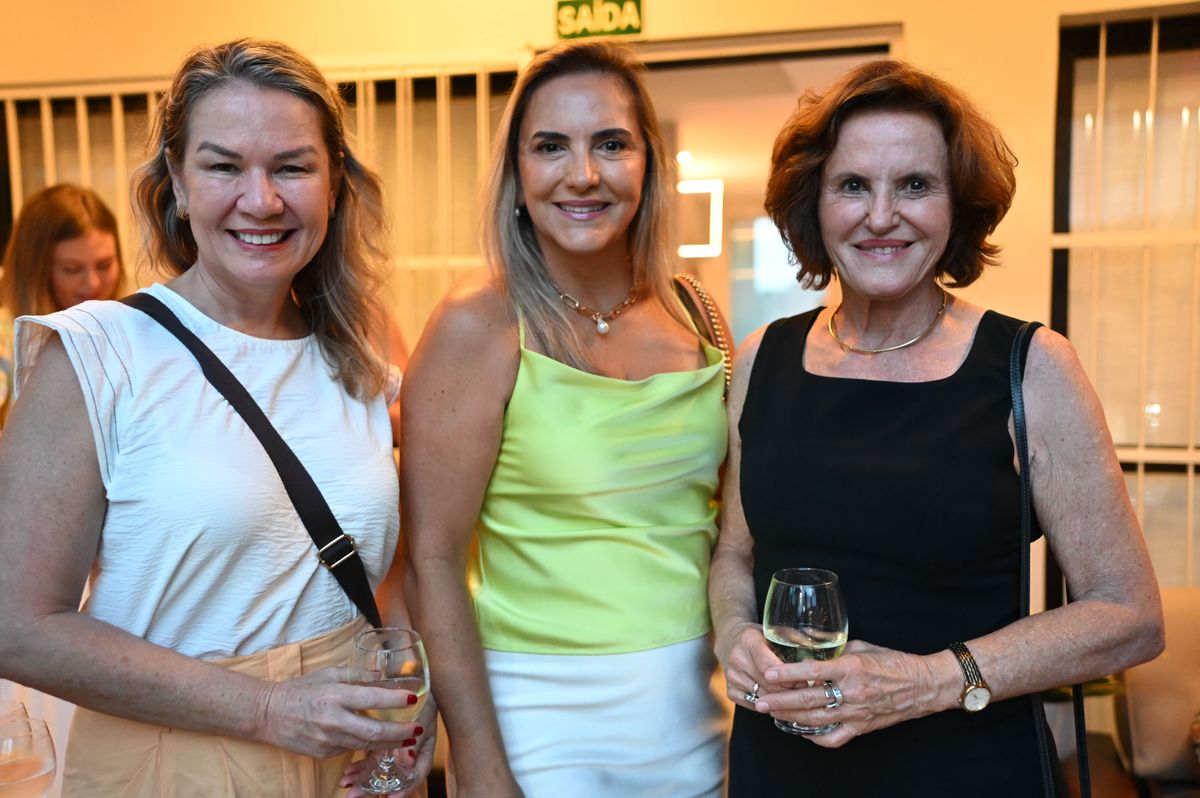 Monica Tanaka , Shirley Santos , Ana Casati