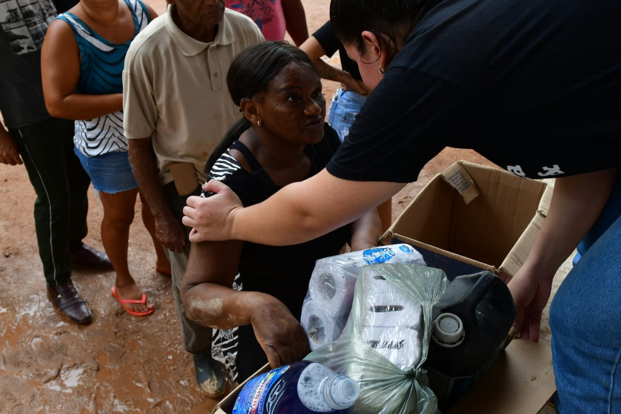 Marmoraria se tornou ponto de distribuição para atender vítimas das fortes chuvas que atingiram a cidade e a região Sul do Estado