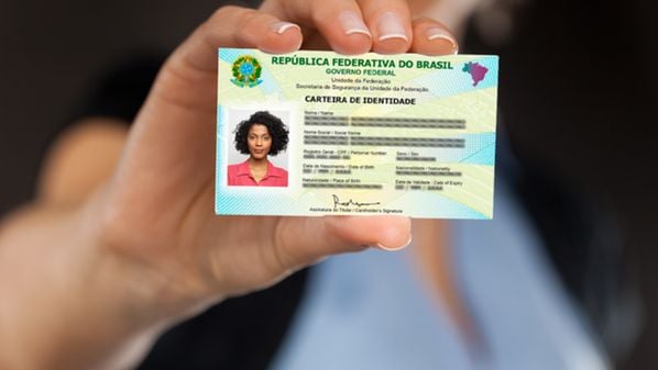 Todos os brasileiros têm até 2032 para fazer a troca do documento pela nova identidade, sendo que a primeira via gratuita