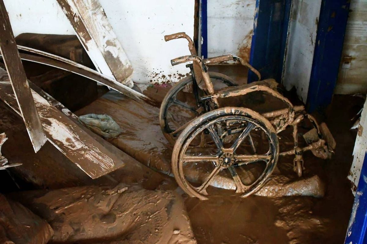 A destruição na casa onde 5 pessoas morreram em Mimoso