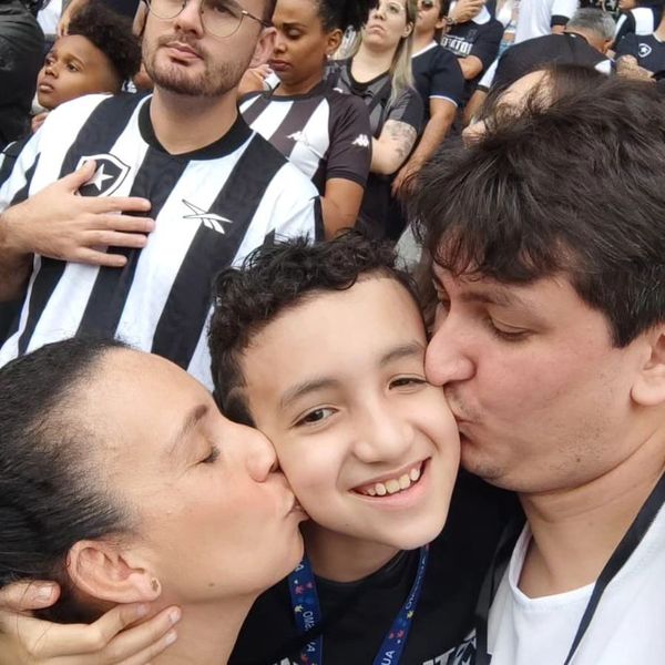 Cinthya, Miguel e Ruan. A família foi fundamental para o surgimento da torcida Autistas Botafogenses