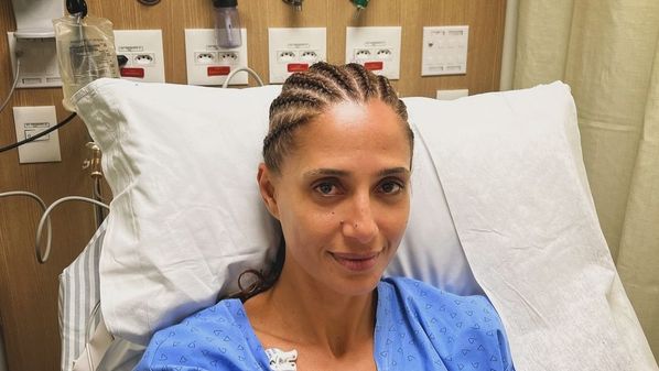 Um sintoma é predominante é que a saturação de oxigênio cai e a pessoa começa a apresentar falta de ar bem mais intensa do que seria no caso da pneumonia comunitária