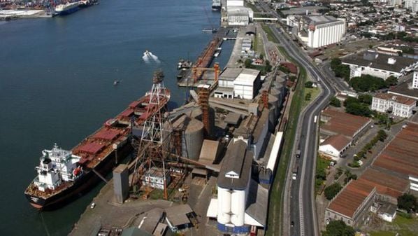 O investimento contempla a construção de um novo píer de atracação, a ampliação da retroárea com a implementação de uma laje sobre estacas, além de melhorias no gate de acesso