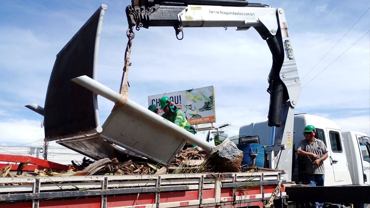 A Prefeitura retirou o abrigo do local ainda na tarde desta quarta-feira (27)