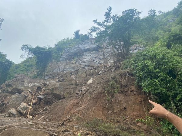 Força tarefa é montada para reconstruir estradas no Sul do ES por Divulgação/ DER 
