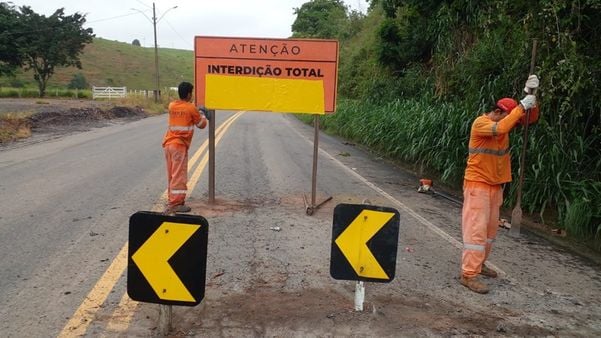 Força tarefa é montada para reconstruir estradas no Sul do ES por Divulgação/ DER 