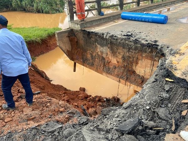 Força tarefa é montada para reconstruir estradas no Sul do ES por Divulgação/ DER 