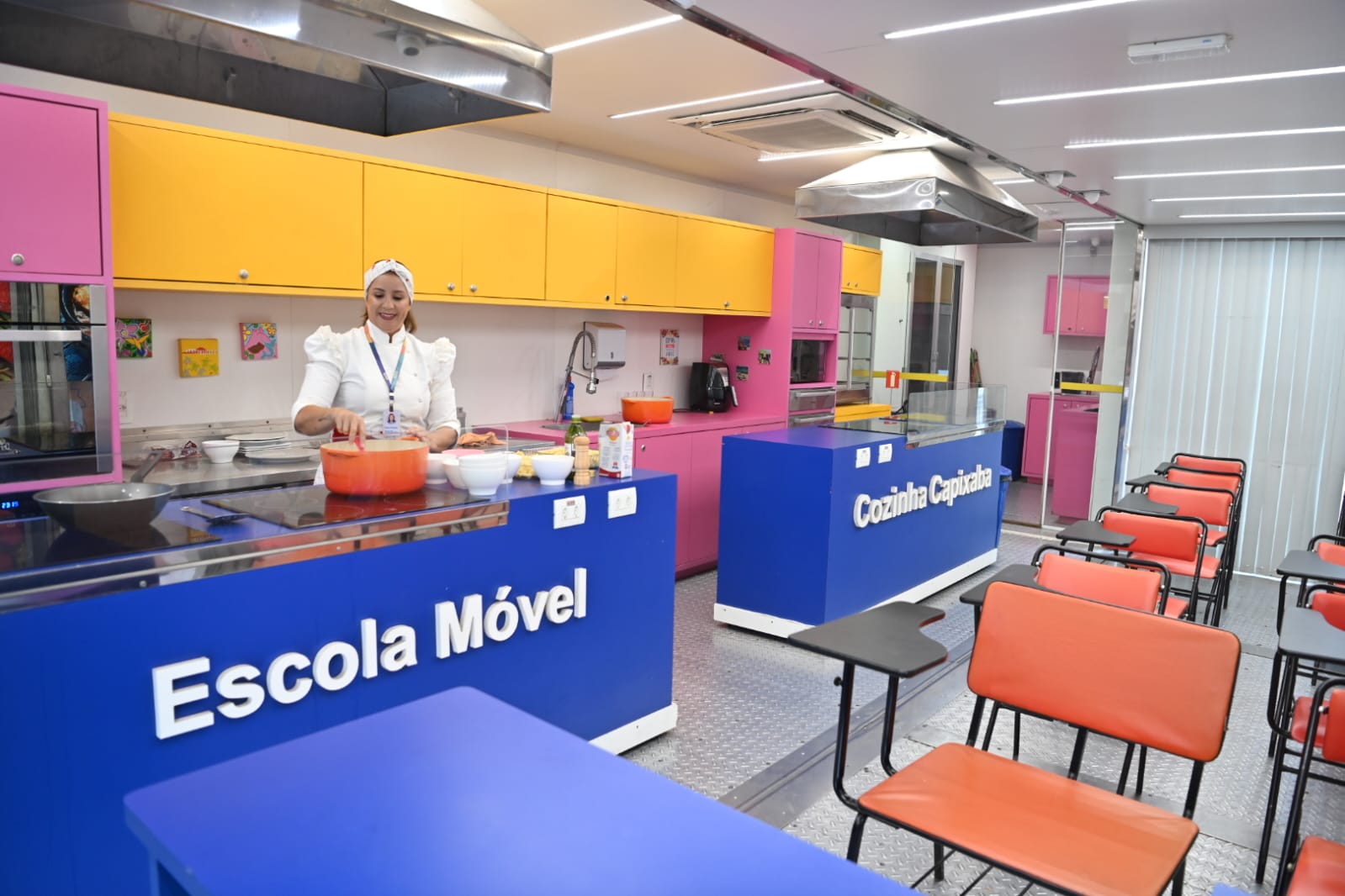 Vitória e Findes enviam carreta com cozinha para preparar marmitas em Mimoso do Sul (Marcos Salles/PMV)