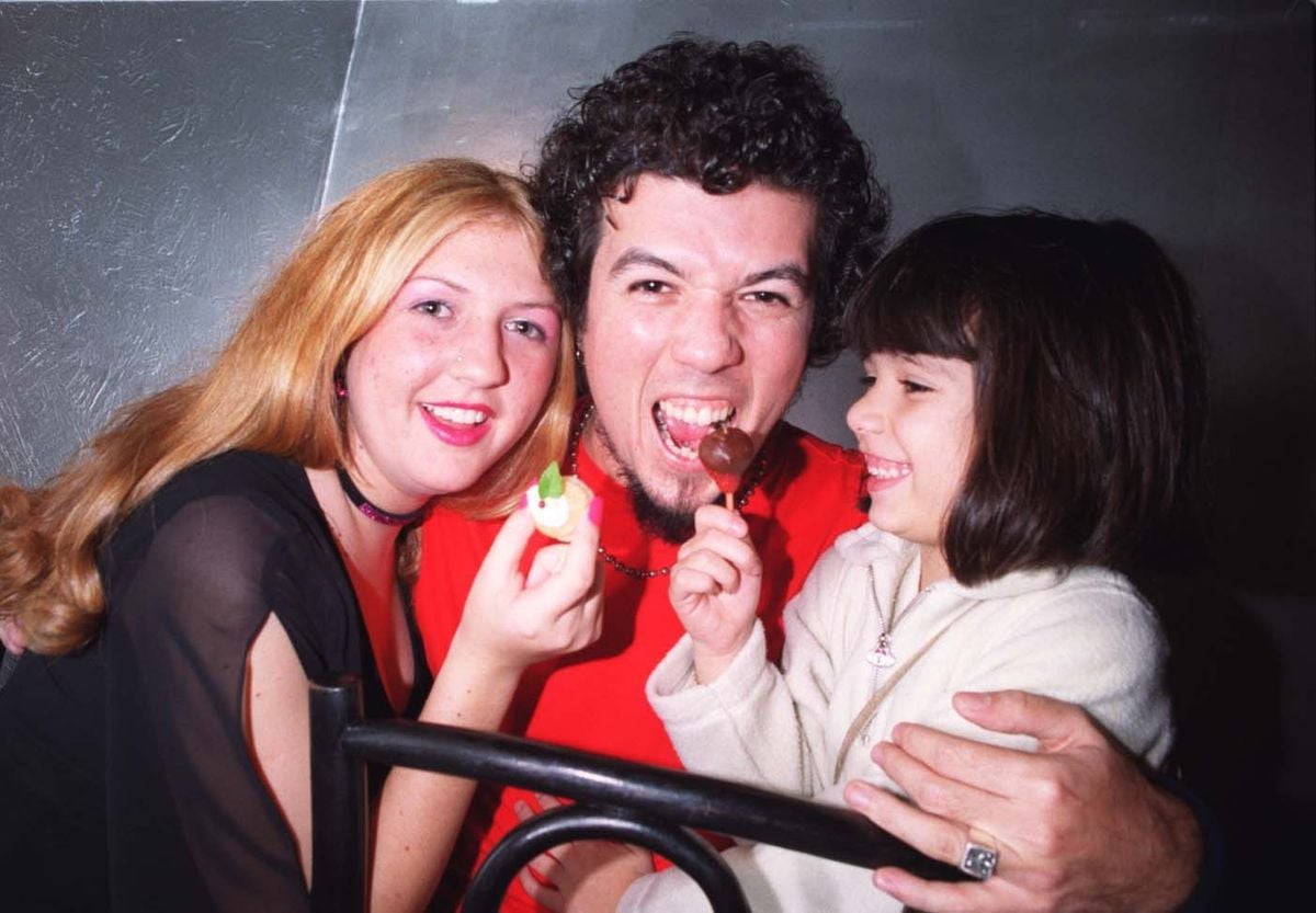 Alexandre Lima e suas filhas Sofia(loira) e Victória(cabelo preto), em 2003