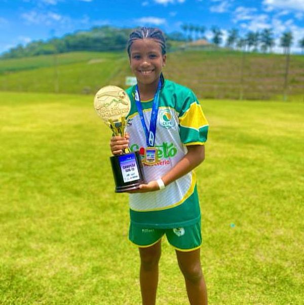 Nicoly participa de vários campeonatos mistos - com meninas e meninos - 