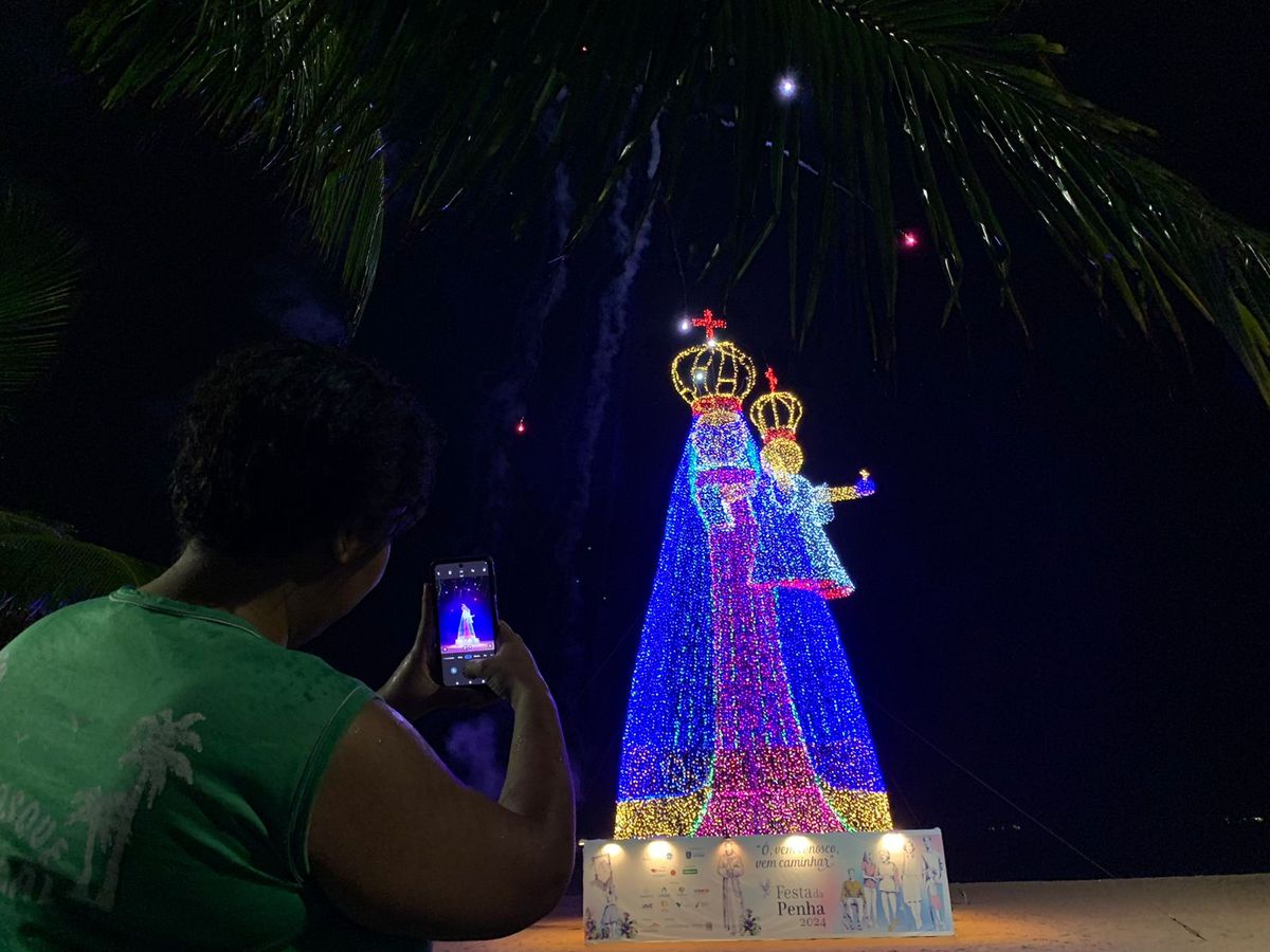 Festa da Penha 2024: acendimento da Santa Iluminada em Vila Velha por Jaqueline Vianna