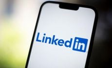 Para ajudar quem busca um emprego em 2024, a BBC News Brasil consultou recrutadores, representantes do LinkedIn, influenciadores 'top voices' e gente que já conquistou a vaga dos sonhos pela rede para dar dicas de como tornar o seu LinkedIn mais eficiente