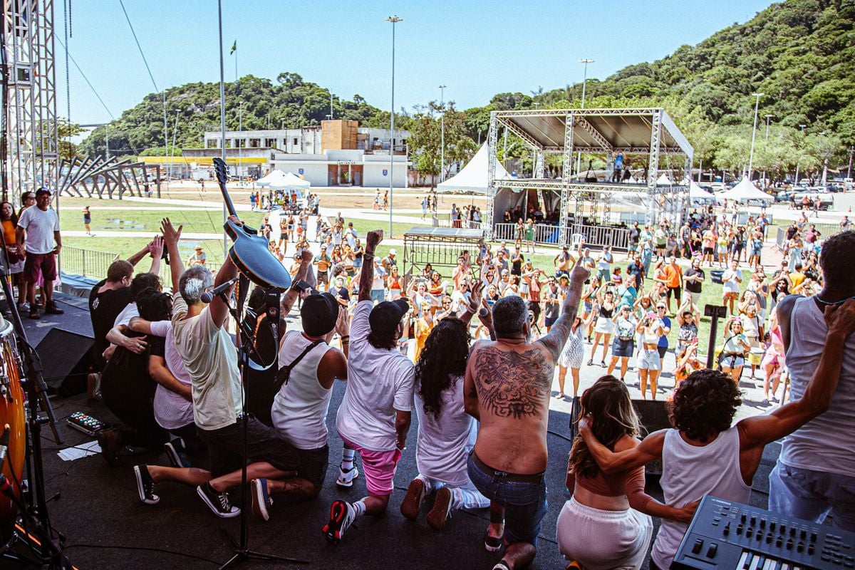 Artistas prestam homenagem a Alexandre Lima em Vila Velha por Melina Furlan