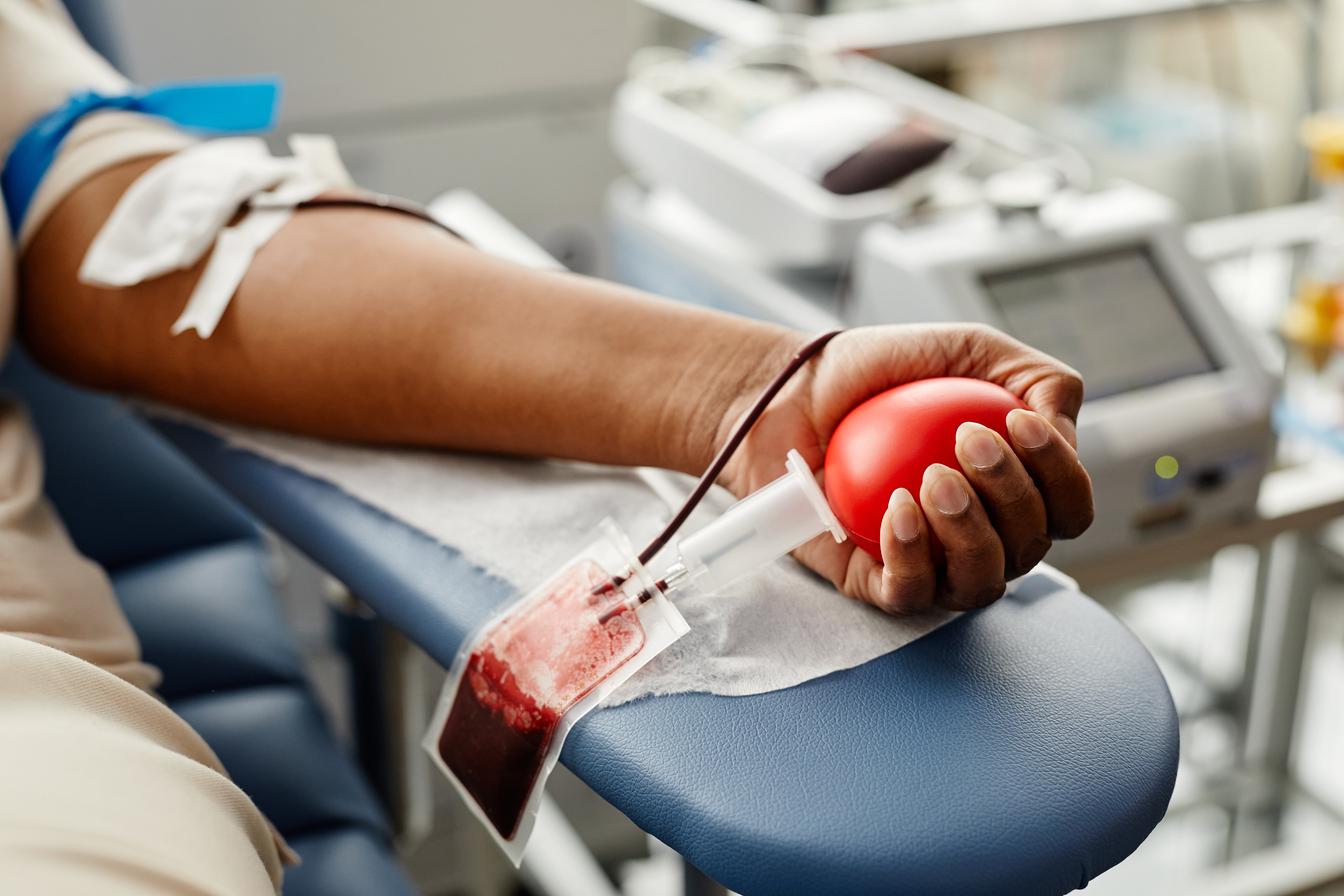 Lançamento da quinta e última temporada da série 'Sob Pressão' impulsiona movimento nacional a favor dos bancos de sangue. Se você quer ser doador, preencha formulário e participe