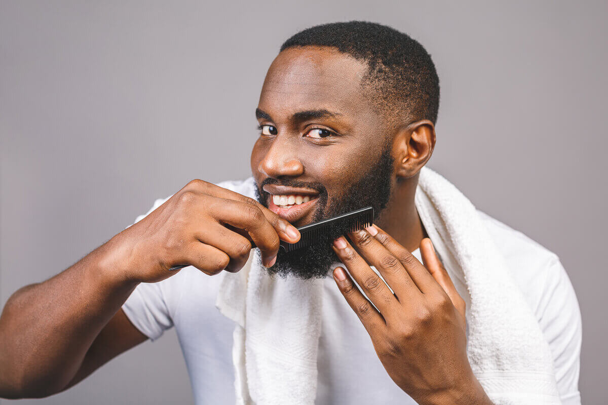 Dermatologista explica o que você deve fazer para manter os pelos da barba saudáveis e mais bonitos