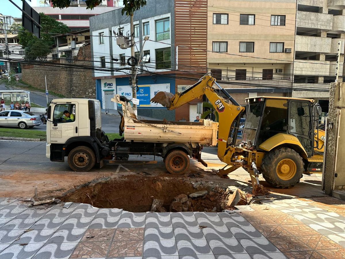 Rompimento de calçada pode ter sido provocado por raízes de árvore, aponta CREA-ES por Prefeitura de Cachoeiro