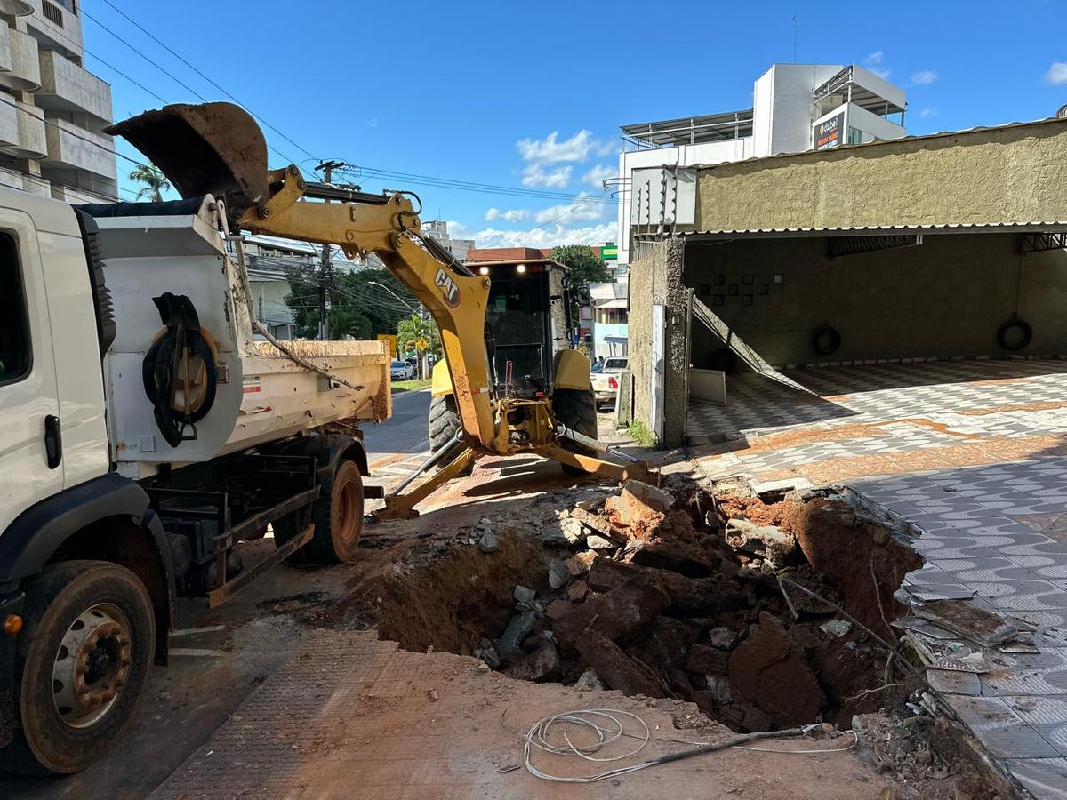Rompimento de calçada pode ter sido provocado por raízes de árvore, aponta CREA-ES por Prefeitura de Cachoeiro
