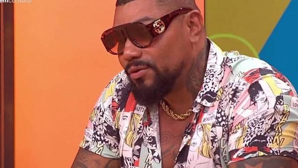 Cantor, que virou meme ao divulgar histórias duvidosas envolvendo celebridades, está se lançando no pagode: 'Fui fazer funk porque era mais barato'