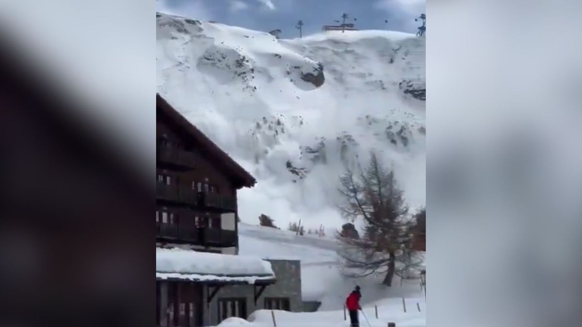 Ao menos três pessoas morreram e uma ficou ferida devido a uma avalanche em Zermatt, um dos principais resorts de esqui na Suíça. 